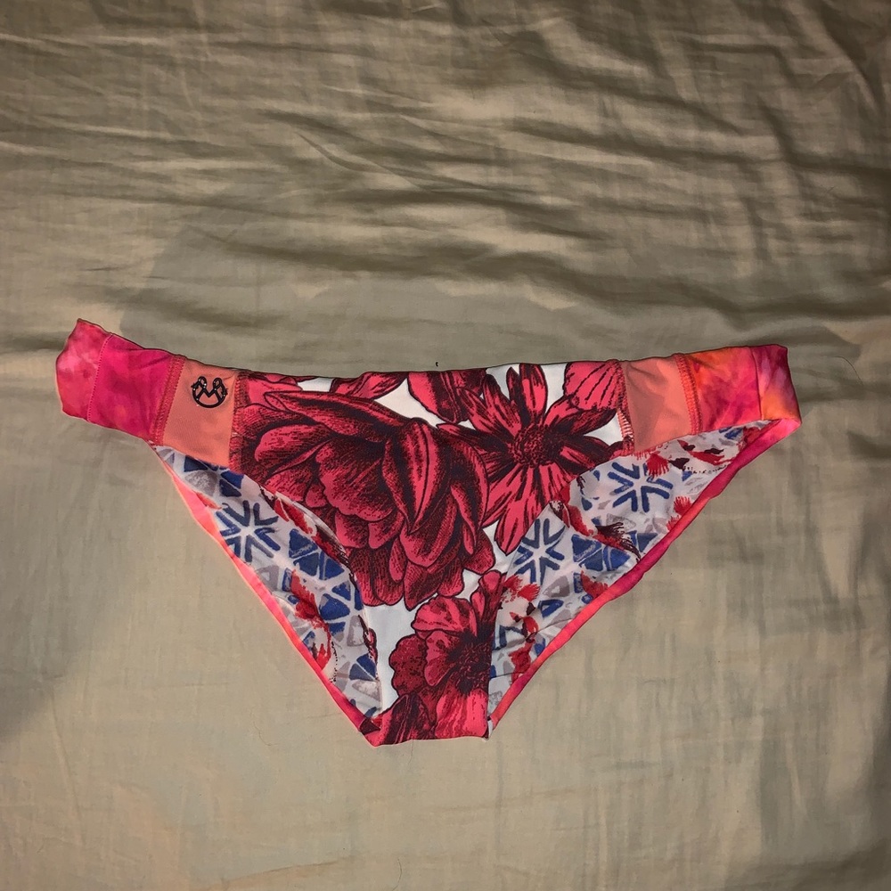 Pink printed bikini bottoms